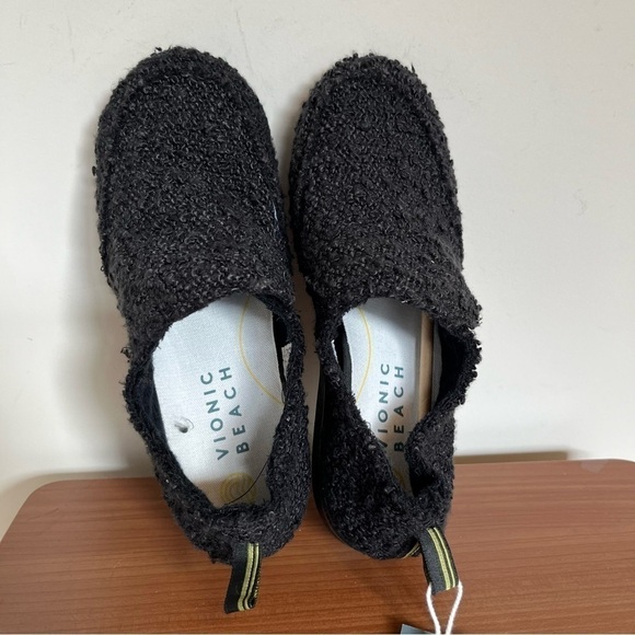 Vionic Malibu Slip On Supportive Sneaker in Black Boucle - size 7 - Picture 7 of 7